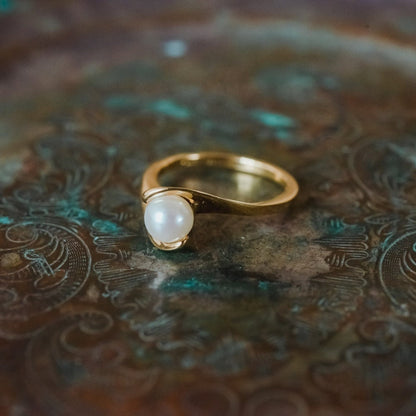 A Vintage Ring 1970's Antique Pearl Ring 18k Gold Summer Jewelry Antique Gold Ring Mid Century Modern Simple Dainty R1467 Size: 7
