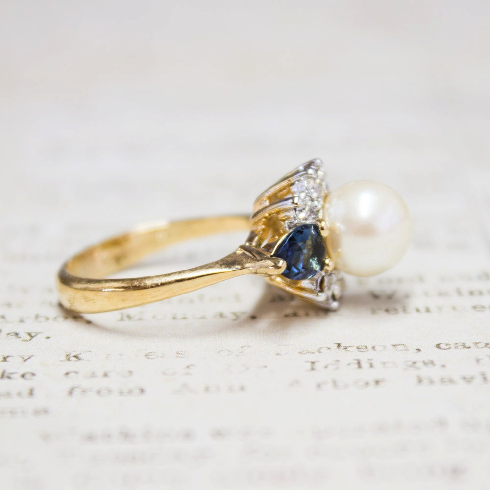 A Vintage Ring 1970s Faux Pearl Ring with Sapphire Swarovski Crystals 18kt Gold Jewelry Womans Antique #R2849 - Limited Stock - Never Worn