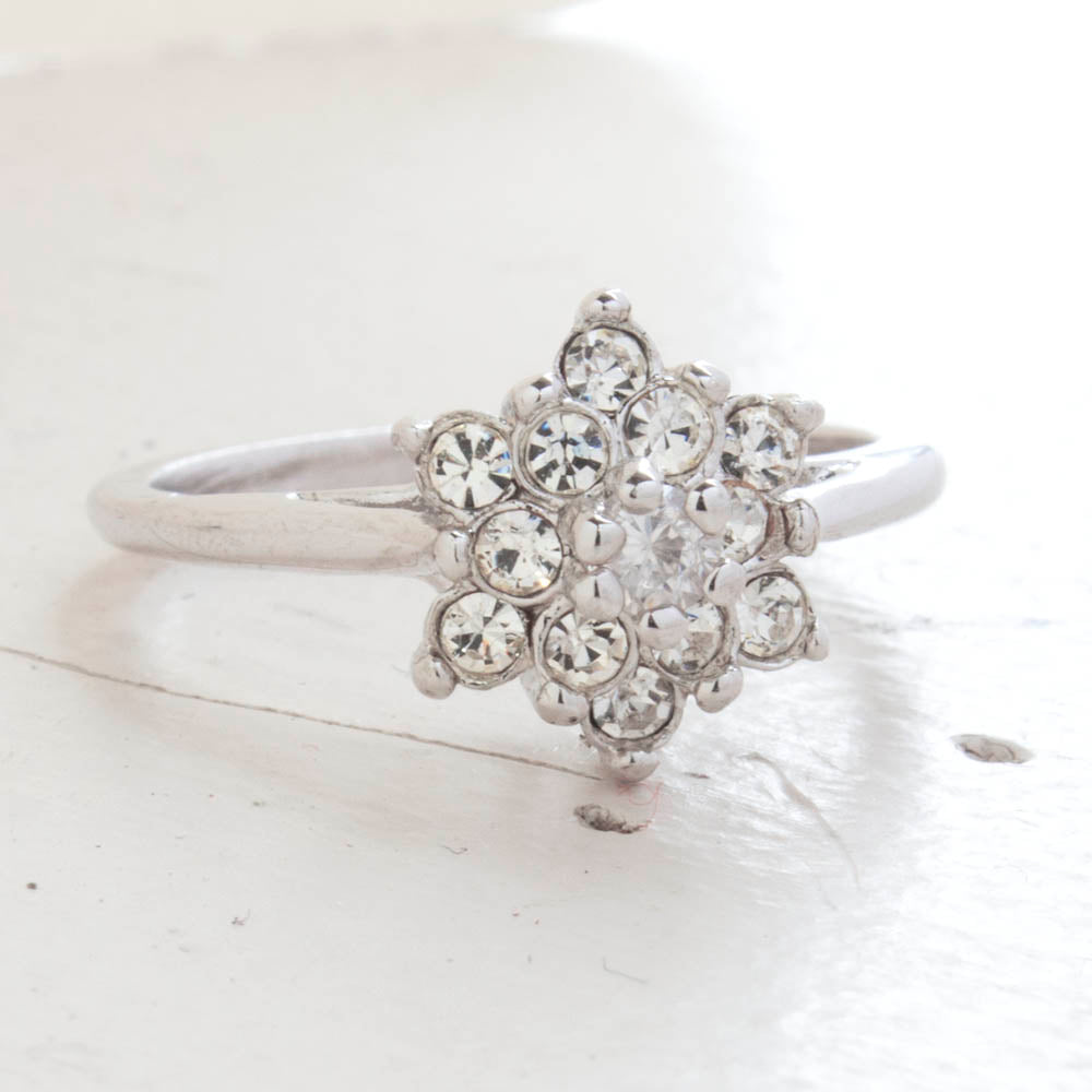 Vintage Jewelry Clear Crystal Flower Motif Cocktail Ring in 18k White Gold Electroplate